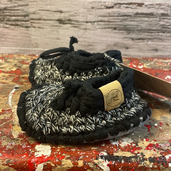 Josiah and Co. Black and White Knit Baby Booties Size 0-6M - Picture 6 of 14